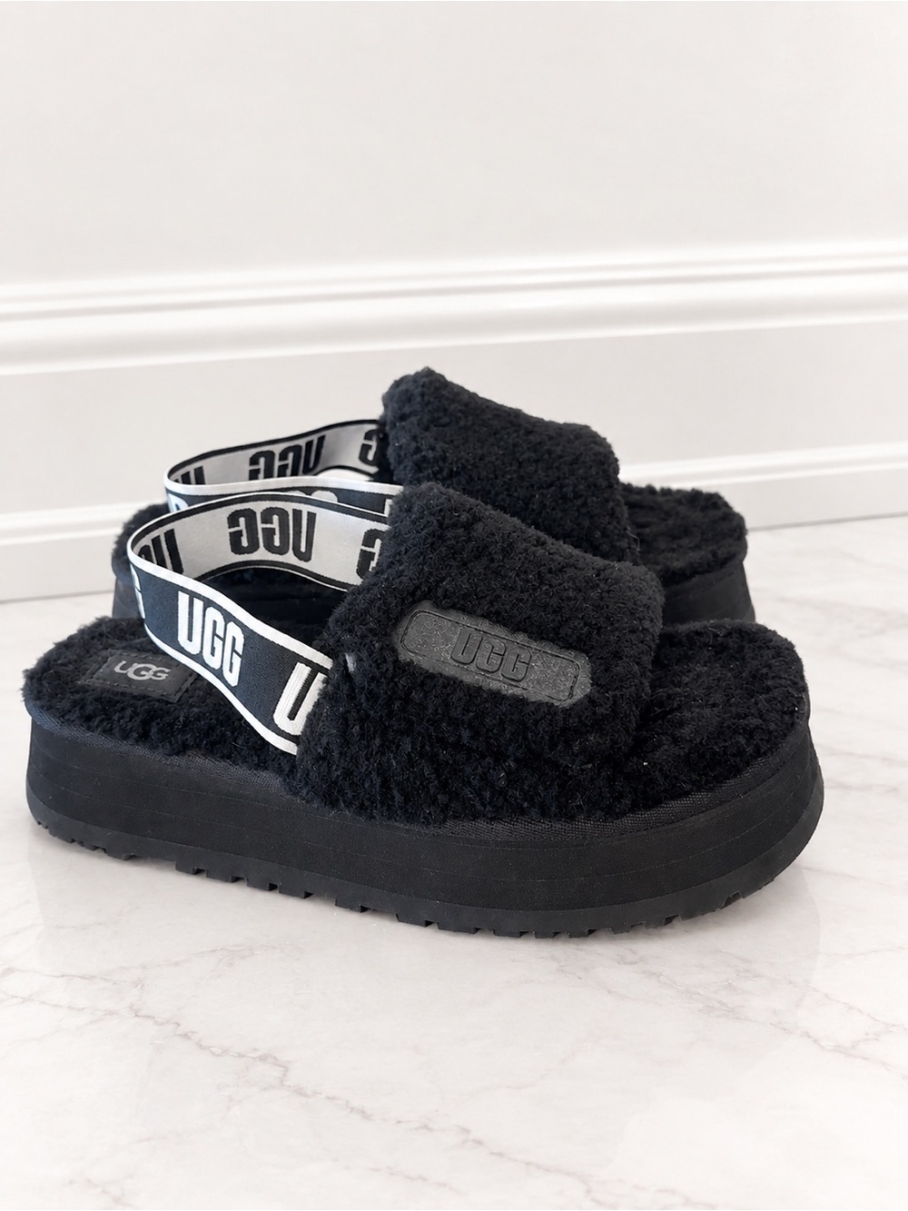 UGG Fluffita Black Sheepskin Platform Slide Sandal Logo Strap 1113428 Womens 7